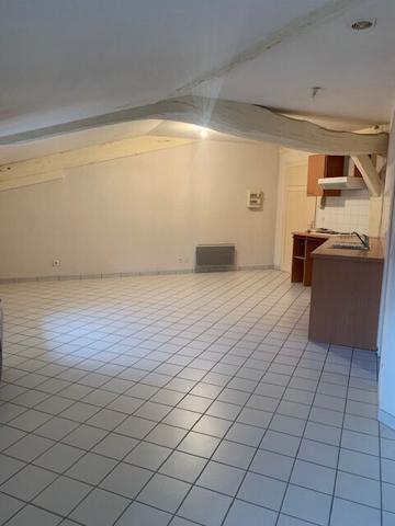 A louer STUDIO  de 25m²  à SAINTE BAZEILLE au coeur du village