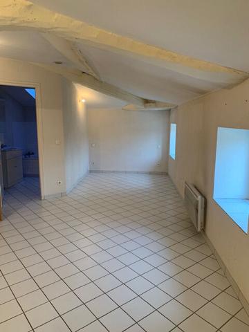 A louer STUDIO  de 25m²  à SAINTE BAZEILLE au coeur du village