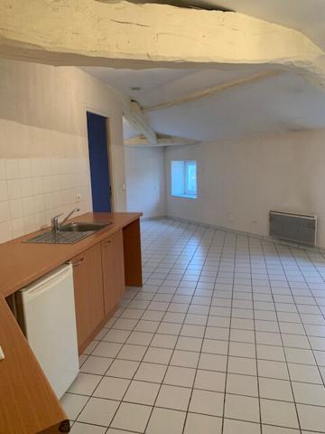 A louer STUDIO  de 25m²  à SAINTE BAZEILLE au coeur du village