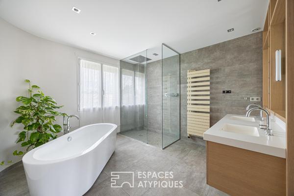 Maison rénovée avec beaux volumes, spa et garage XXL