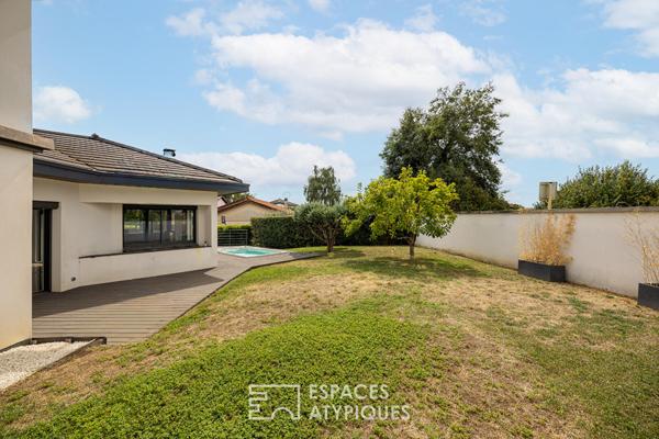 Maison rénovée avec beaux volumes, spa et garage XXL