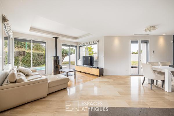 Maison rénovée avec beaux volumes, spa et garage XXL