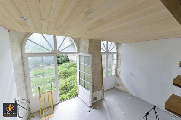 Vente                                                      Appartement
                        
                     2 pièces                      55 m2                     à Niort