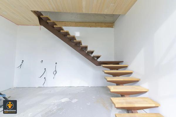 Vente                                                      Appartement
                        
                     2 pièces                      55 m2                     à Niort