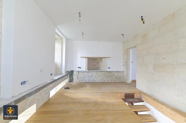 Vente                                                      Appartement
                        
                     2 pièces                      55 m2                     à Niort