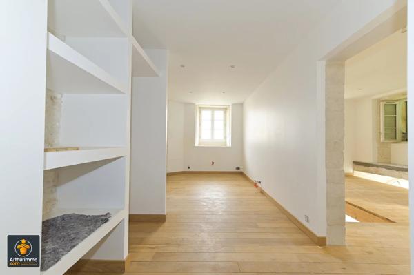 Vente                                                      Appartement
                        
                     2 pièces                      55 m2                     à Niort