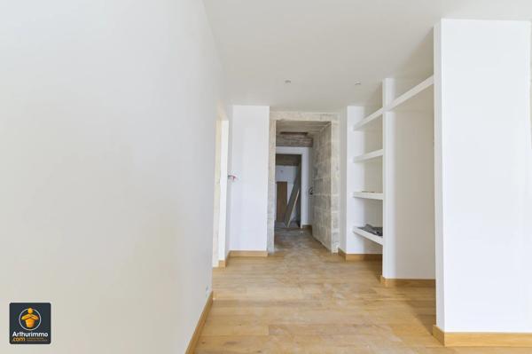 Vente                                                      Appartement
                        
                     2 pièces                      55 m2                     à Niort
