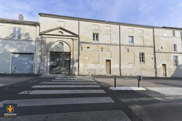 Vente                                                      Appartement
                        
                     2 pièces                      55 m2                     à Niort