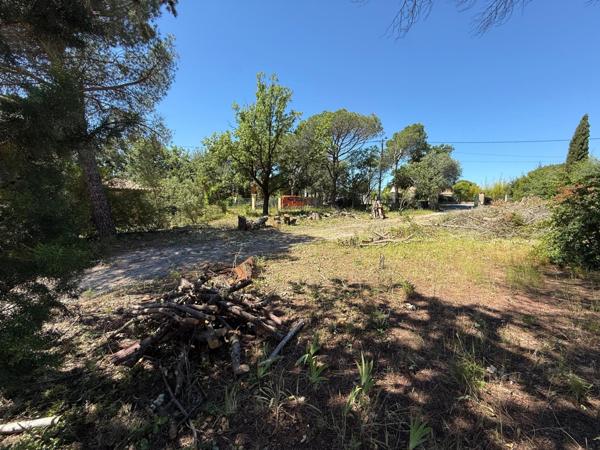 Puget sur Argens Terrain constructible de 815 m².