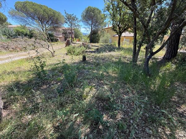 Puget sur Argens Terrain constructible de 815 m².