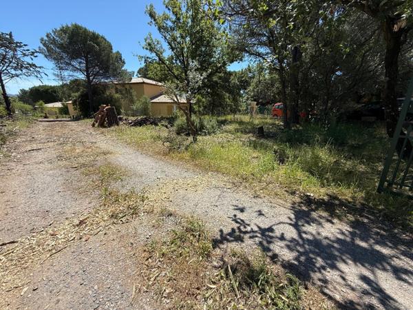 Puget sur Argens Terrain constructible de 815 m².