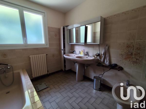 Maison 6 pièces de 146 m² à Sèvres-Anxaumont (86800)