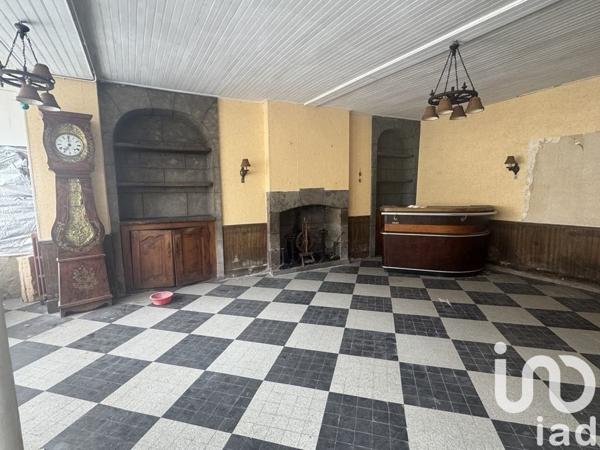 Maison 12 pièces de 172 m² à Thiézac (15800)