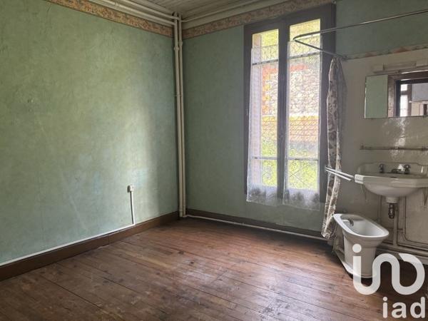 Maison 12 pièces de 172 m² à Thiézac (15800)