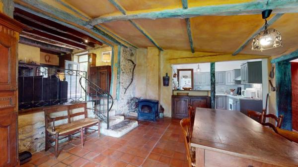 Maison ancienne - Le bugue Très bel ensemble en pierres de 3 maisons offrant 350m² habitables sur son terrain d'un hectare et grande piscine.