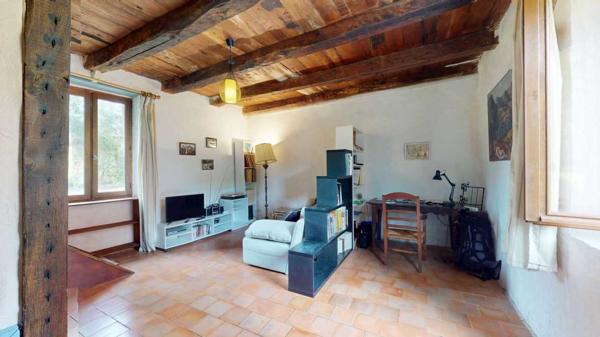 Maison ancienne - Le bugue Très bel ensemble en pierres de 3 maisons offrant 350m² habitables sur son terrain d'un hectare et grande piscine.