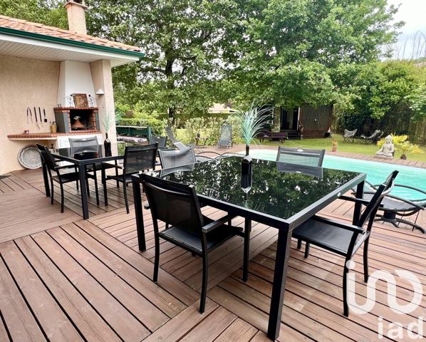 Maison 7 pièces de 202 m² à Salles (33770)