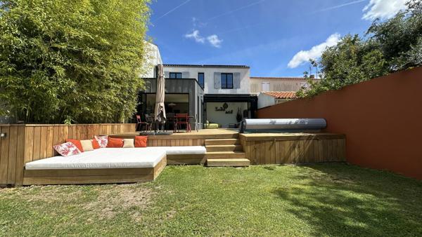 Villa contemporaine de charme à Fétilly — lumière, confort et art de vivre rochelais.