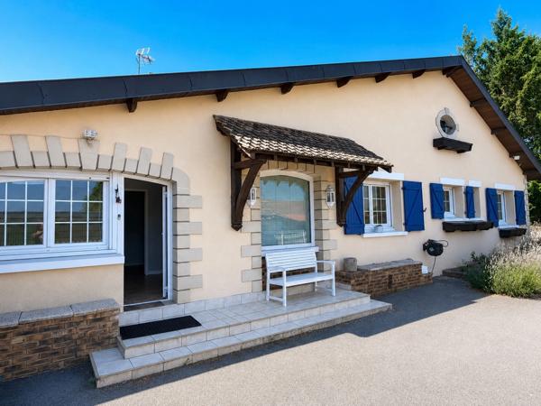 VILLA AVEC PISCINE DÉPENDANCES HABITABLES ET PARC ARBORÉ