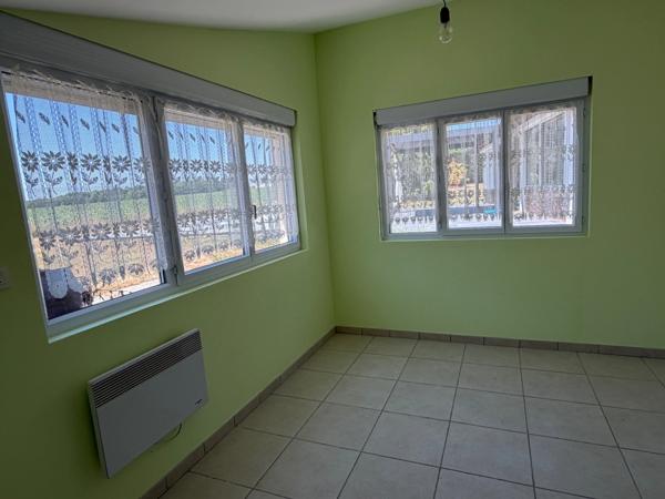 VILLA AVEC PISCINE DÉPENDANCES HABITABLES ET PARC ARBORÉ
