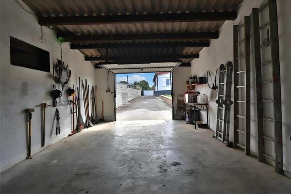 Maison entièrement rénovée en 2024 édifiée sur 873 m² de terrain.