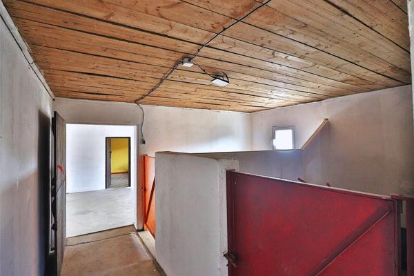 Maison entièrement rénovée en 2024 édifiée sur 873 m² de terrain.