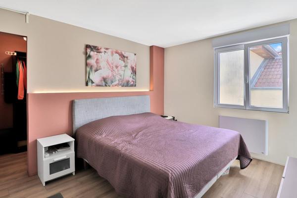 Maison entièrement rénovée en 2024 édifiée sur 873 m² de terrain.