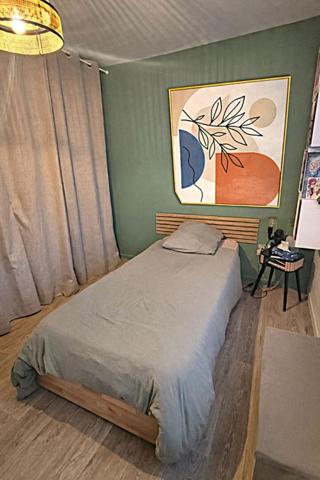 Maison contemporaine T4  90 m² avec étage, implantée sur 300 m² de terrain clos  288750