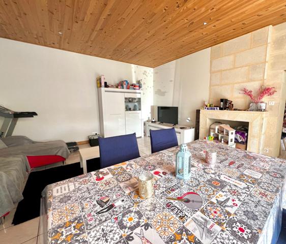 Maison rénovée avec piscine, dépendances et climatisation réversible