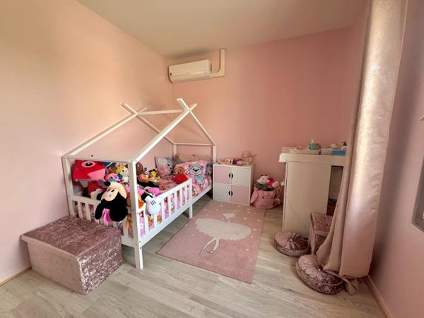 Maison rénovée avec piscine, dépendances et climatisation réversible