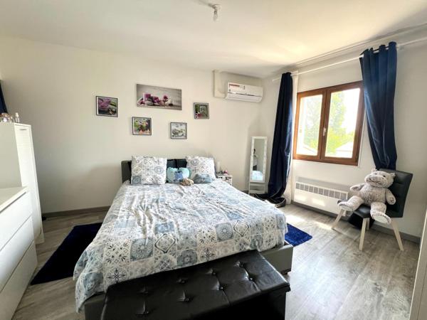 Maison rénovée avec piscine, dépendances et climatisation réversible