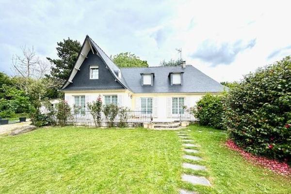 Très belle propriété sur un parc paysagé clos de 2354 m2