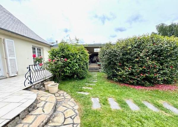 Très belle propriété sur un parc paysagé clos de 2354 m2