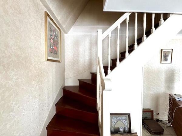 Très belle propriété sur un parc paysagé clos de 2354 m2