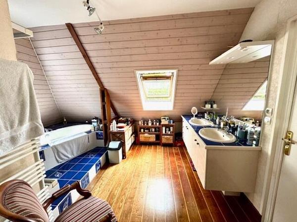 Très belle propriété sur un parc paysagé clos de 2354 m2