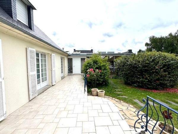 Très belle propriété sur un parc paysagé clos de 2354 m2