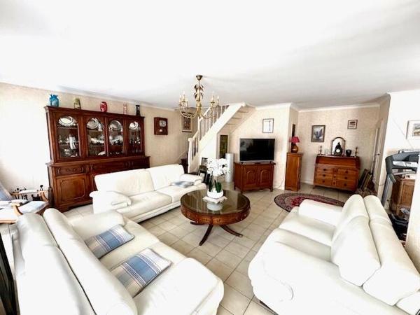 Très belle propriété sur un parc paysagé clos de 2354 m2