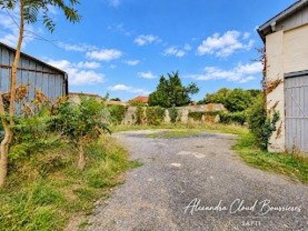 ONTENAY-LE-COMTE – GRANGE EN PIERRE DE CARACTÈRE AVEC TERRAIN NON ATTENANT