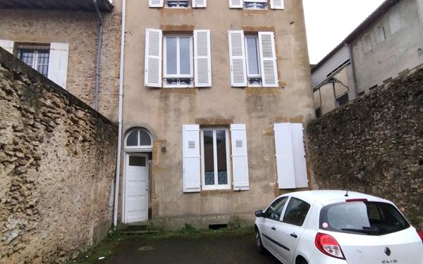 Immeuble à vendre    11 pièces • 177 m2 Mont-de-Marsan