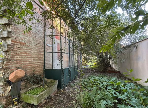 COEUR COTE PAVEE MAGNIFIQUE TOULOUSAINE DE TYPE 6 A RENOVER