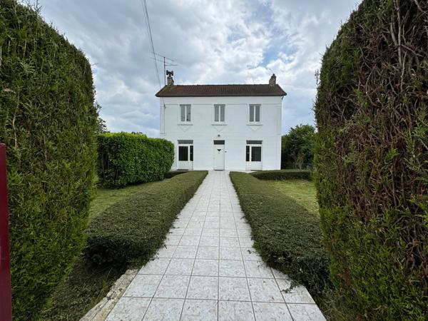 SEMI PLAIN PIED INDIVIDUEL À LA FRONTIÈRE