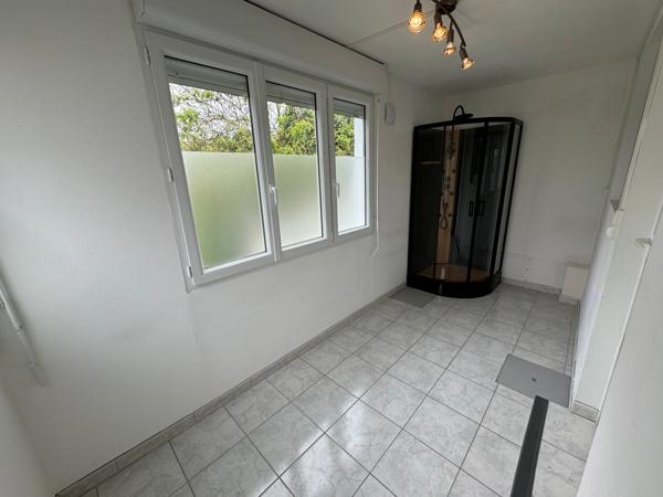 SEMI PLAIN PIED INDIVIDUEL À LA FRONTIÈRE