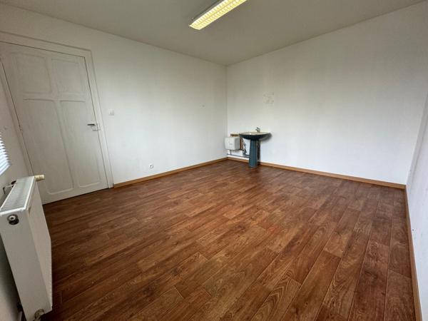 SEMI PLAIN PIED INDIVIDUEL À LA FRONTIÈRE