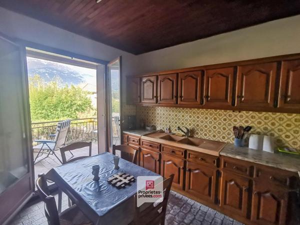 Maison avec potentiel - Le Cheylas  -+ garage double+ sous sol + combles aménageables