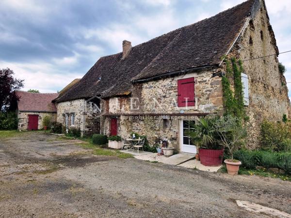 LOGIS SARTHOIS ET DEPENDANCES DANS UN BEL ENVIRONNEMENT EN PAYS DE LA LOIRE