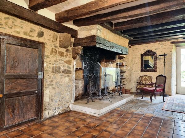 LOGIS SARTHOIS ET DEPENDANCES DANS UN BEL ENVIRONNEMENT EN PAYS DE LA LOIRE