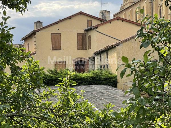 Exclusivité : Maison de ville de type T5 avec garage et jardin.