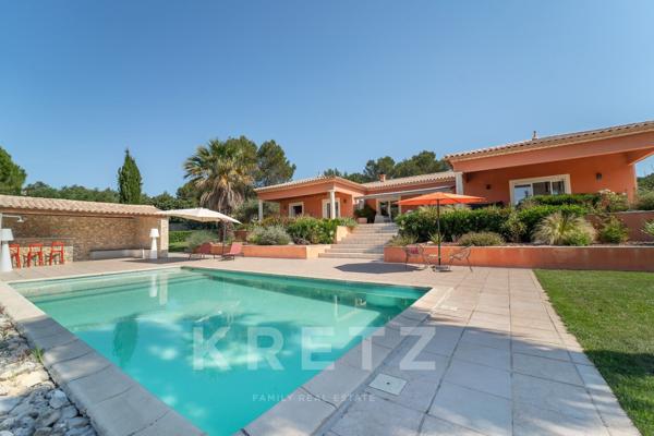 Nîmes secteur ouest, Villa d'architecte plain-pied 217 m², piscine chauffée, terrain paysager 3 000m