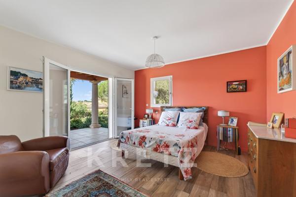 Nîmes secteur ouest, Villa d'architecte plain-pied 217 m², piscine chauffée, terrain paysager 3 000m