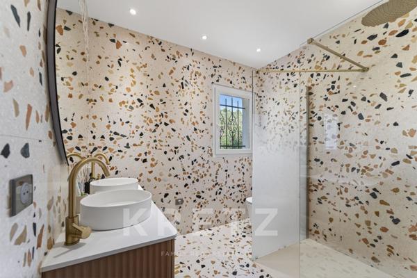 Nîmes secteur ouest, Villa d'architecte plain-pied 217 m², piscine chauffée, terrain paysager 3 000m